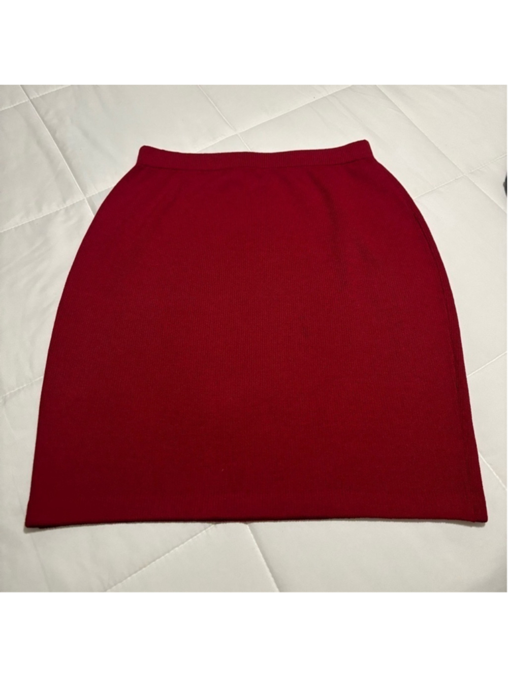 ST. JOHN RED KNIT SKIRT SIZE 10 EUC